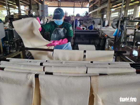 Sản phẩm cao su của Công ty cao su Mang Yang, Tây Nguyên, được nước ngoài ưa chuộng Ảnh QUỐC MINH